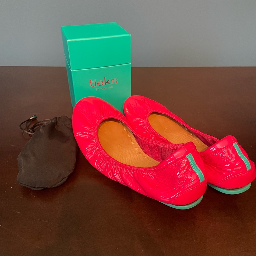 Tieks Razzleberry - size 8 - like new condition